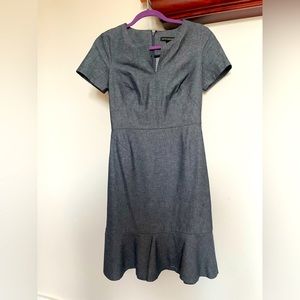 Banana Republic Grey Flippy work Dress knee length size 4